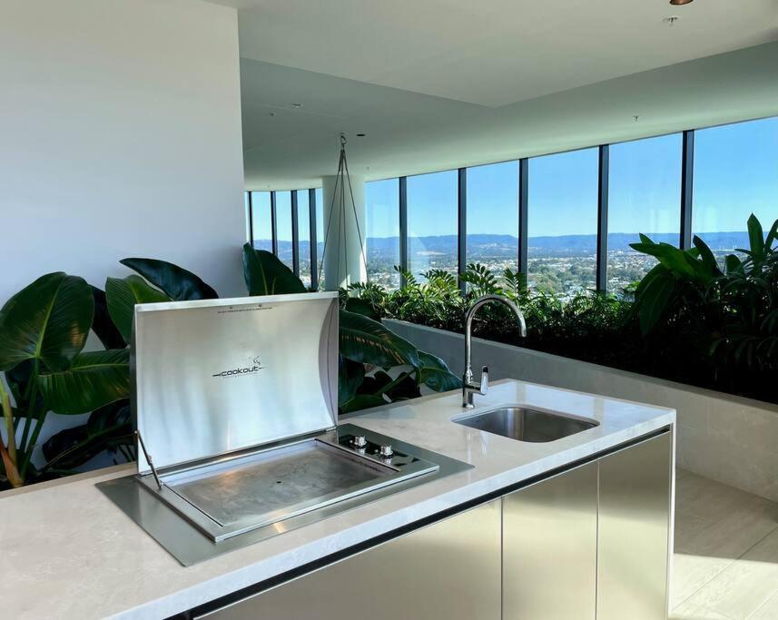 Stunning Oceanview 2Br In The Heart Of Broadbeach 44F Apartment Gold Coast Exterior photo