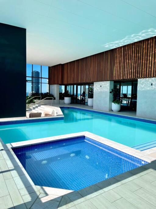 Stunning Oceanview 2Br In The Heart Of Broadbeach 44F Apartment Gold Coast Exterior photo