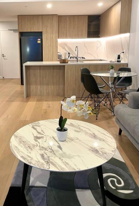 Stunning Oceanview 2Br In The Heart Of Broadbeach 44F Apartment Gold Coast Exterior photo